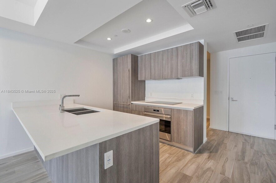 Building Photo - 801 S Miami Ave