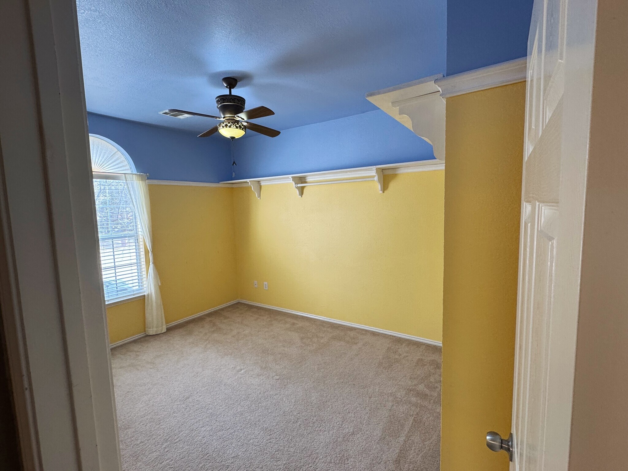 Building Photo - 4817 Carolwood Dr