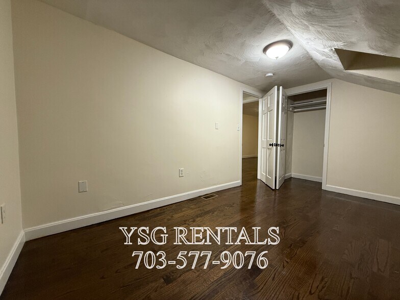 Building Photo - 19 Lambert Ave