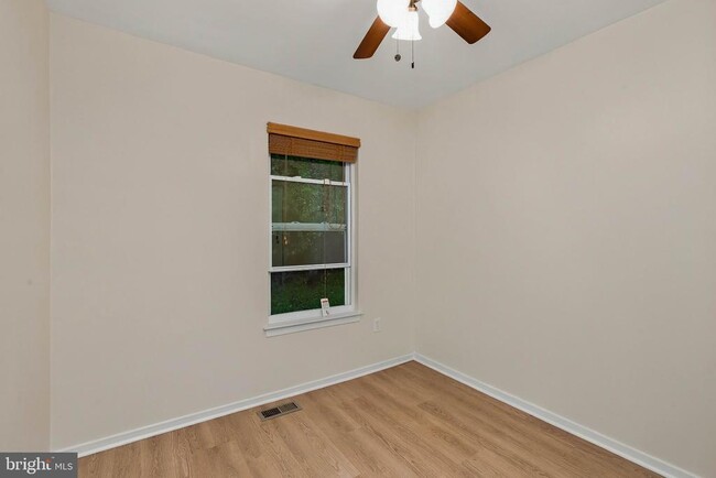 Building Photo - 1327 Alderton Ln