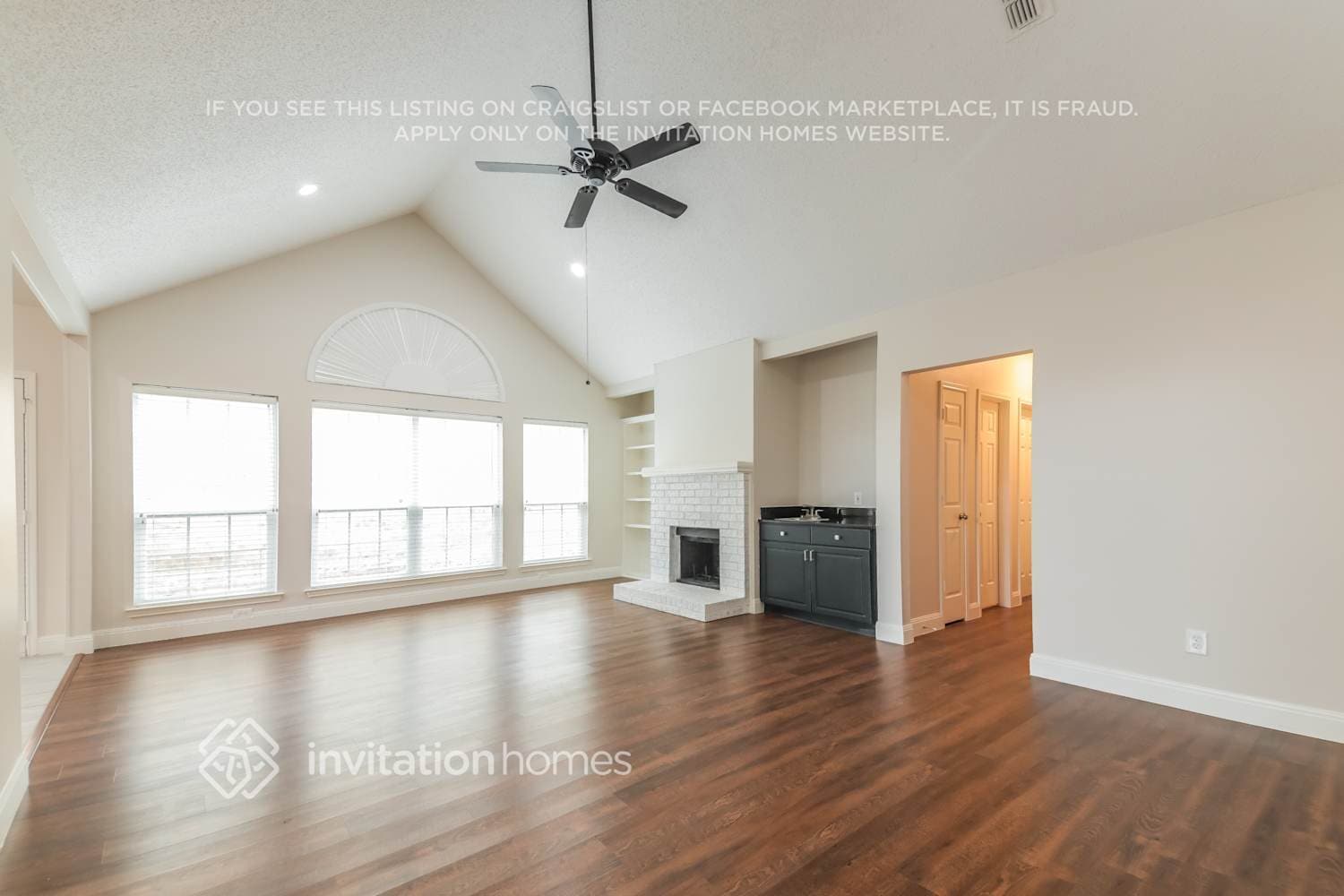 Building Photo - 2710 Honeysuckle Dr