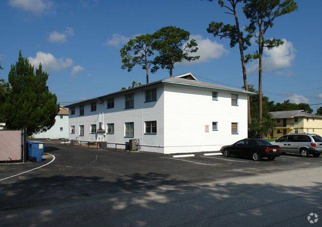 Building Photo - Bellwood Apartments