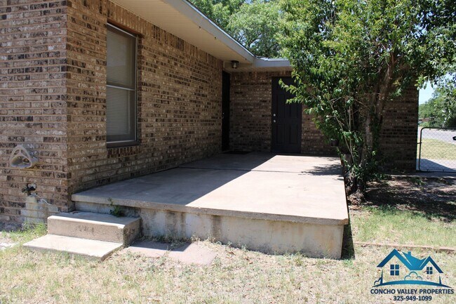 Building Photo - 2 Bedroom Home for Rent