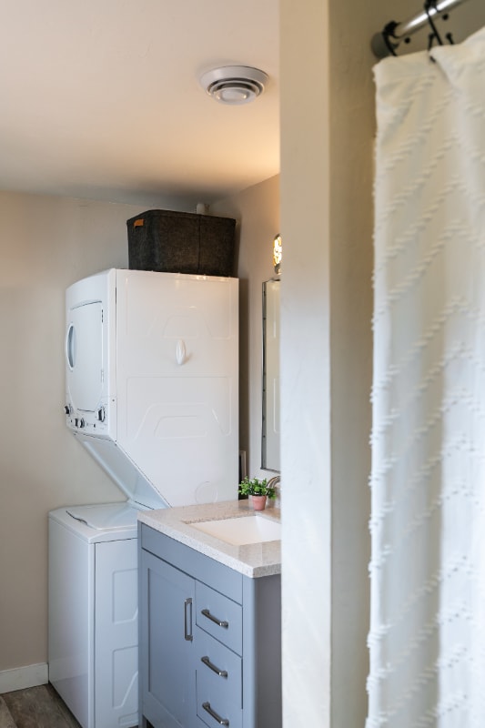 Building Photo - 1004 W Kamps Ave