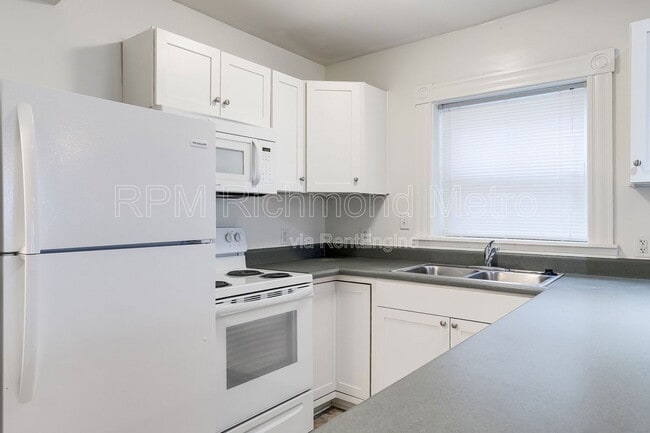 Building Photo - 1838 Parkwood Ave