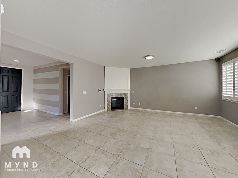 Building Photo - 10772 Grayslake Dr