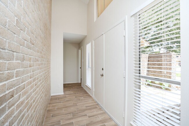 Building Photo - 22318 Fincastle Dr