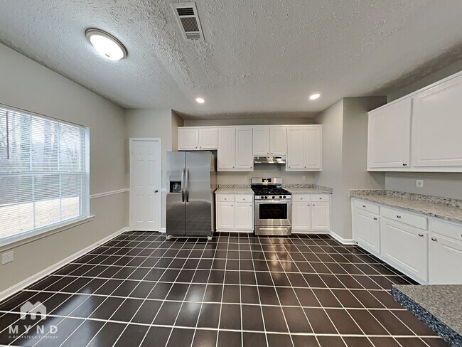 Building Photo - 3600 Clearview Dr