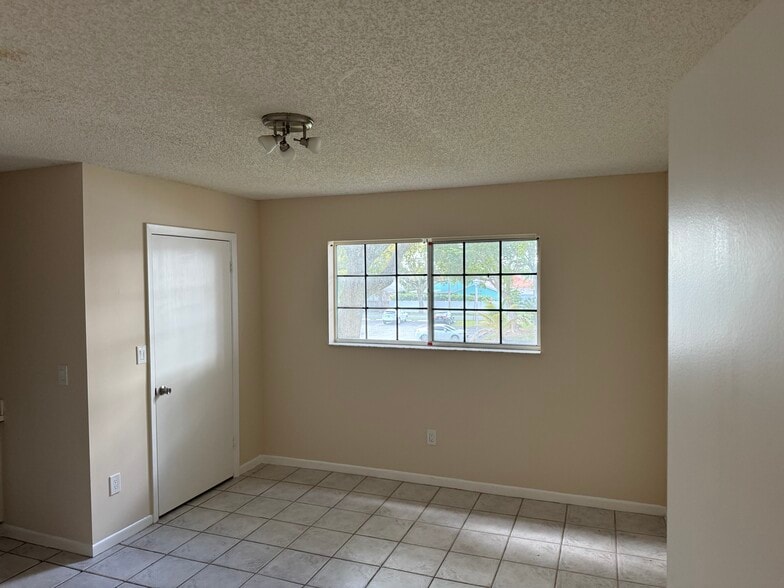 Building Photo - 430 SE 7th St