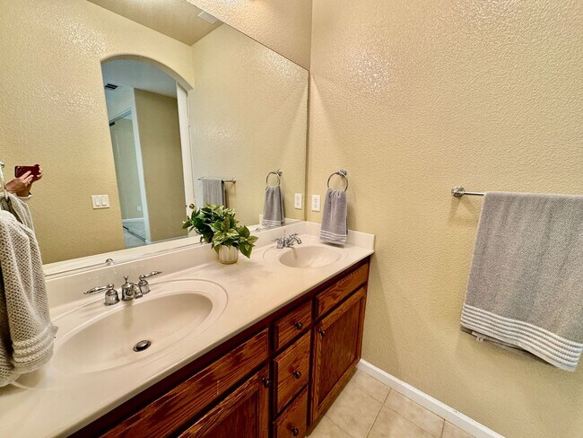 Building Photo - REDUCED!  Is it Retirement Time for You? 3 Bedroom 2 Bath in a desirable gated community!