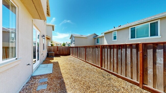 Building Photo - 1605 Rose Clover St
