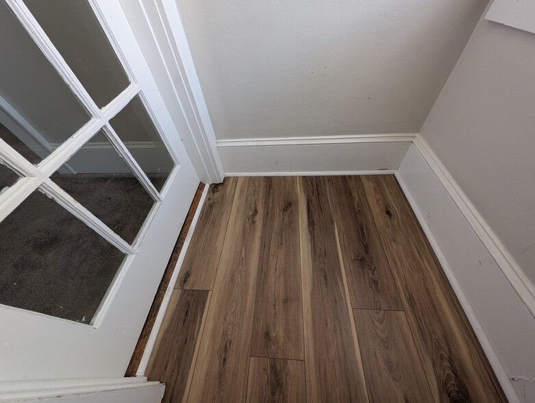 Building Photo - 117 1/2 Park Rd