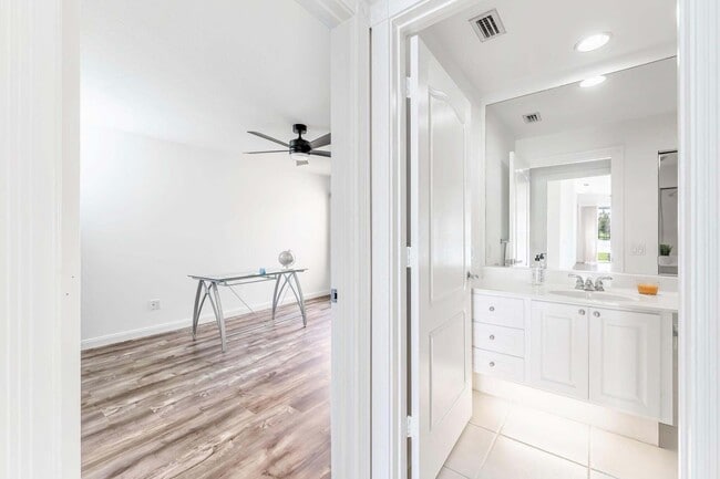 Building Photo - 8270 Eleuthera Ln