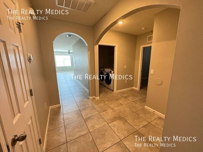 Building Photo - 1028 Salina St SE