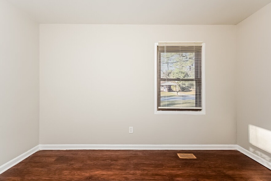 Building Photo - 263 Roxbury Dr