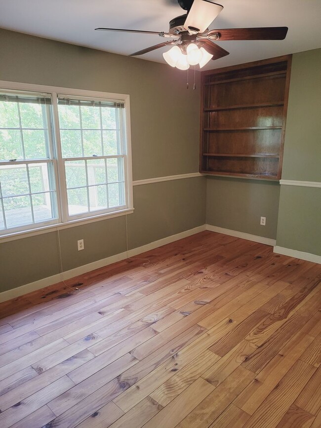 Building Photo - 984 Shades Crest Rd