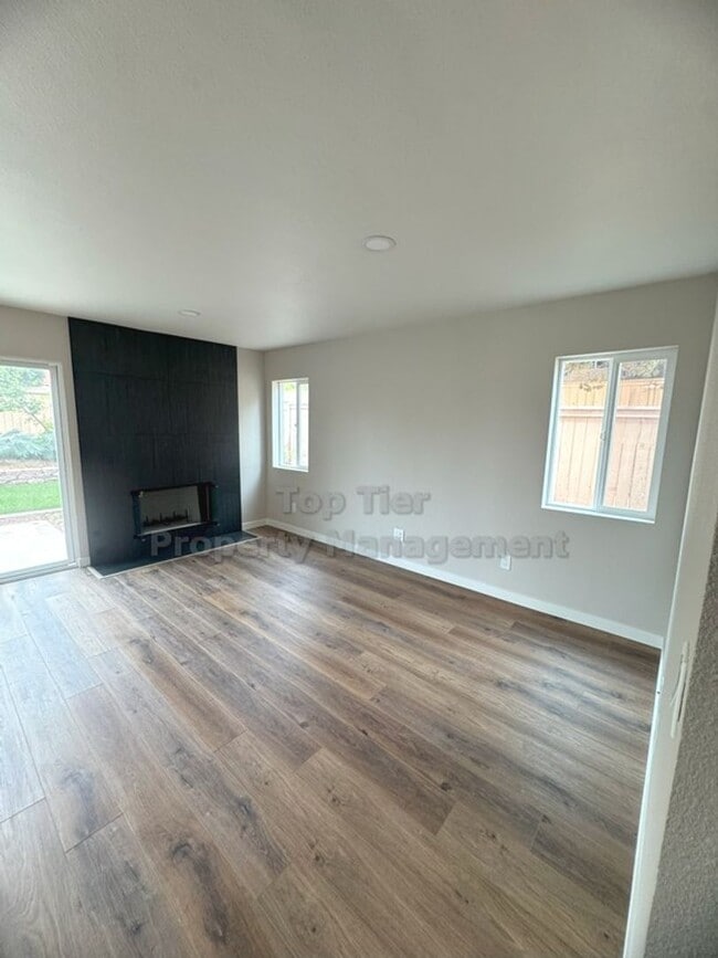 Building Photo - Fully Remodeled 3-Bedroom, 2.5 Bath Home i...