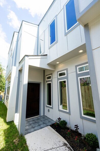 Building Photo - 6718 Lozier St