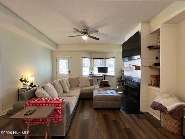 Building Photo - 323 Tokay Dr