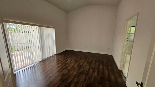 Building Photo - 5084 NW 112th Ct