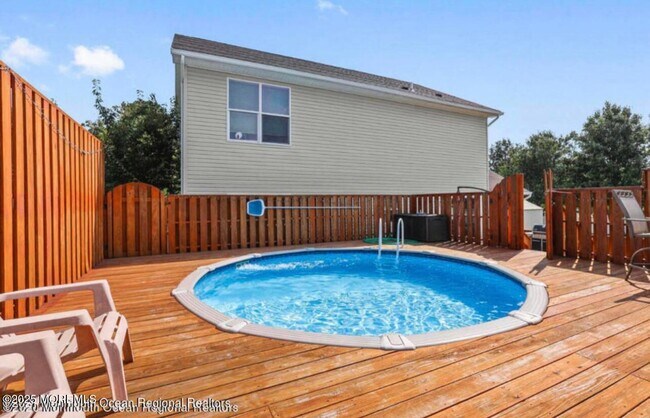 Building Photo - 1601 1st Ave