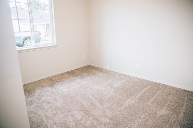 Building Photo - 317 S Marigold Ln