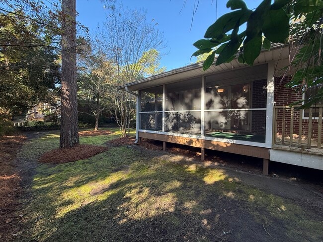 Building Photo - 965 N Rdg St