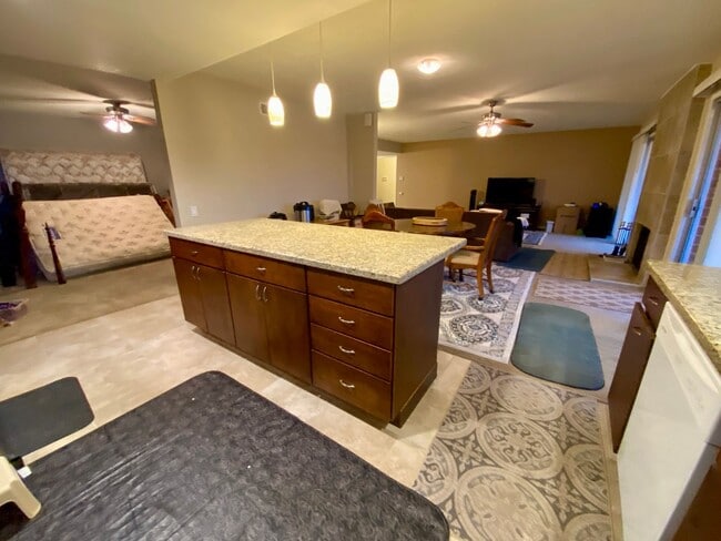 Building Photo - RB Senior 55+ Community 2 Bed +Huge bonus room 2 Baths House $3990