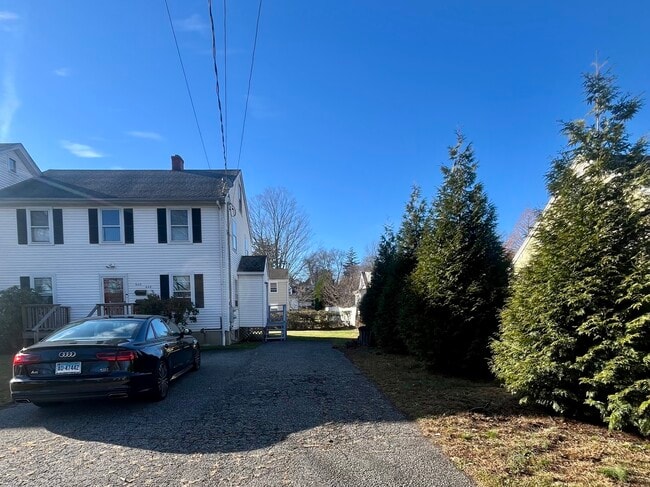 Building Photo - 650 S Pine Creek Rd