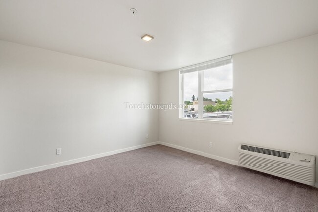 Building Photo - Contemporary 2 BD | 1.5 BA Apartment in The Heart of Northeast Portland
