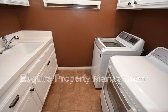 Building Photo - 1674 Bushgrove Ct