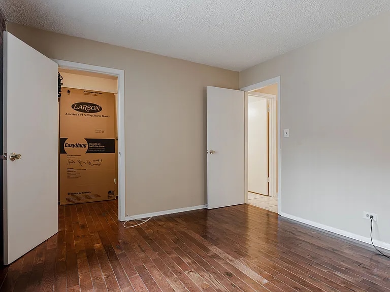 Building Photo - 713 W Diversey Pkwy