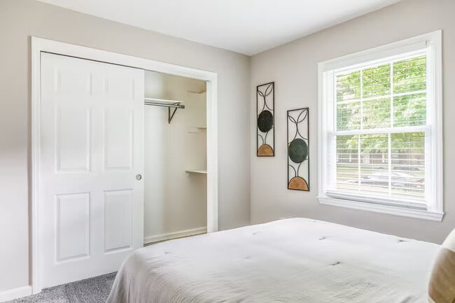 Building Photo - Horne Pl Main House