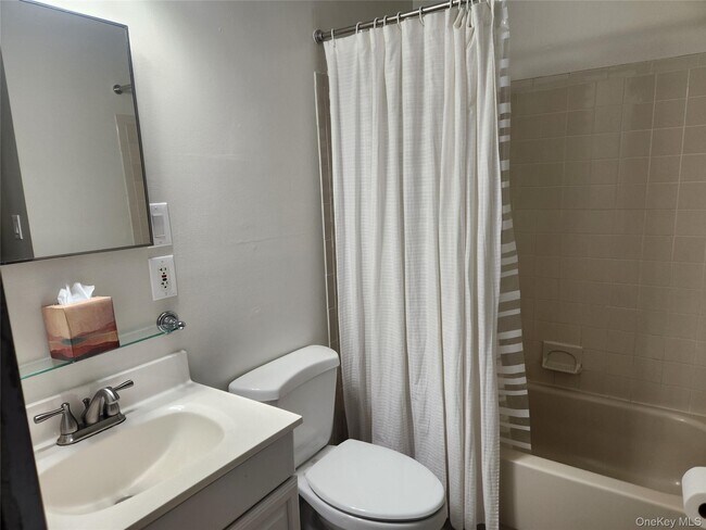 Building Photo - 334 Artist Lake Dr