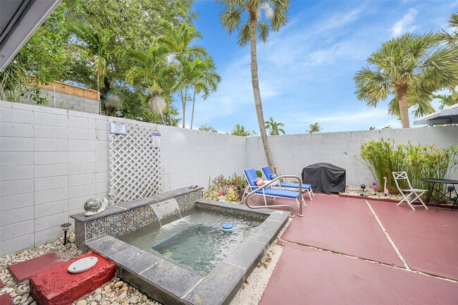 Building Photo - 234 Pine Ave