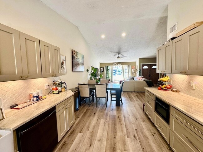 Building Photo - 4492 Brook Dr