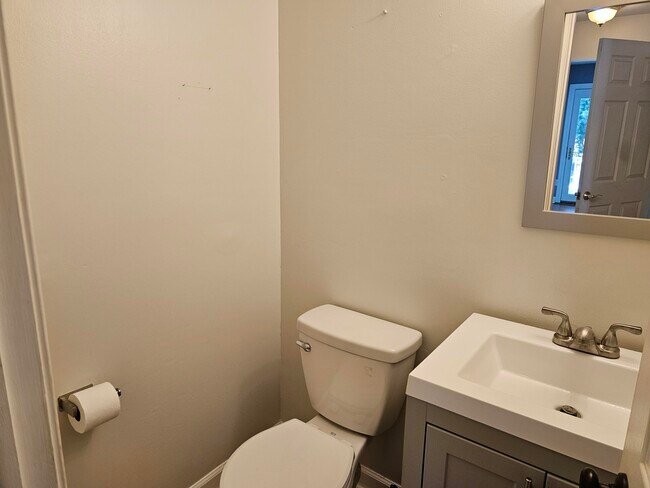 Building Photo - 44180 Richmond Ct