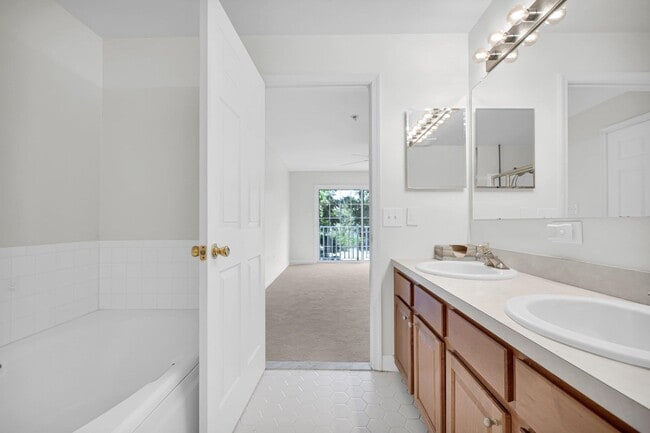 Building Photo - 104 Pebble Brook Dr