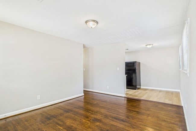 Building Photo - Updated home with New Kitchen, Hardwood Fl...