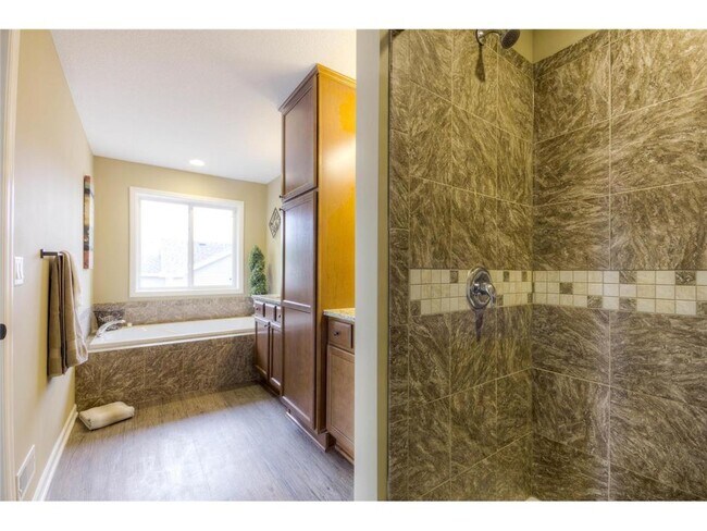 Building Photo - 9780 Jordan Ave NE