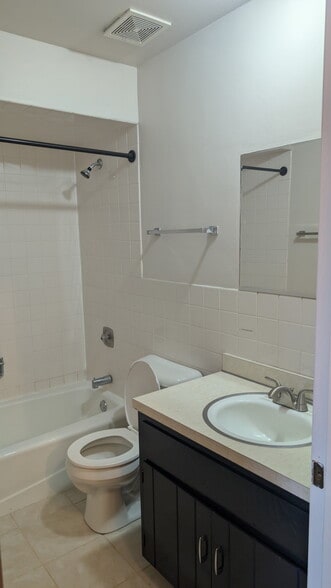 Bathroom - 13050 S Marquette Ave