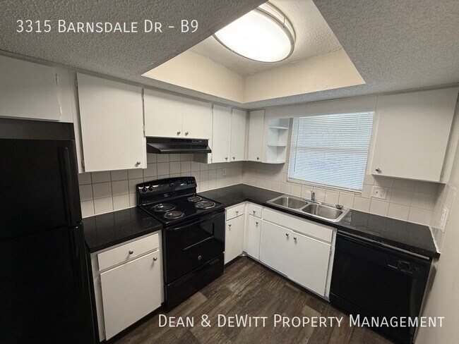 Building Photo - 3315 Barnsdale Dr