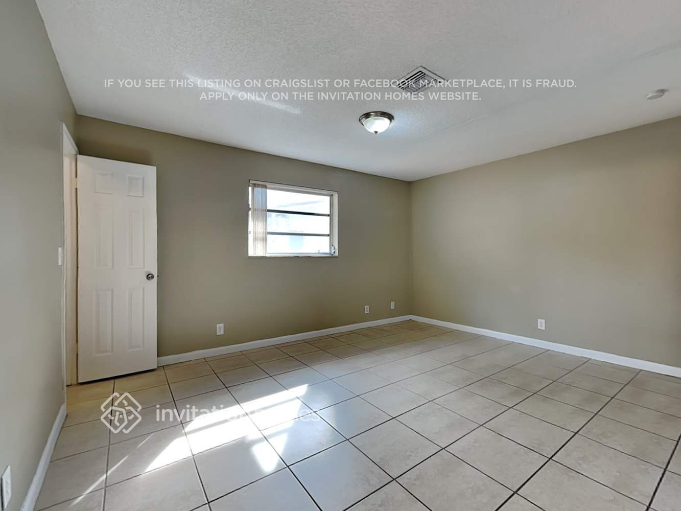 Building Photo - 5042 SW 89th Ave