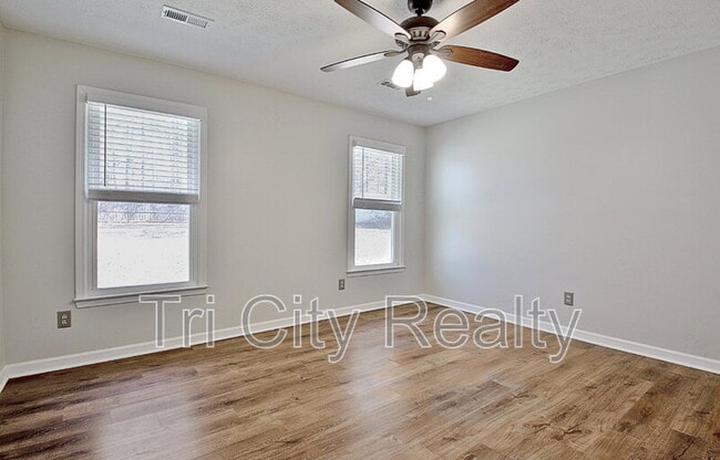 Building Photo - 210 Bella Rosa