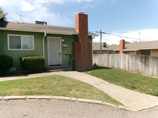 Building Photo - 570 Gilbert Ave