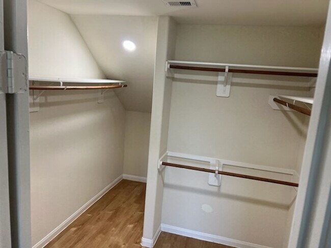 Building Photo - Elegant Living with 4 Bedrooms and 2.5 Baths in Houston, TX