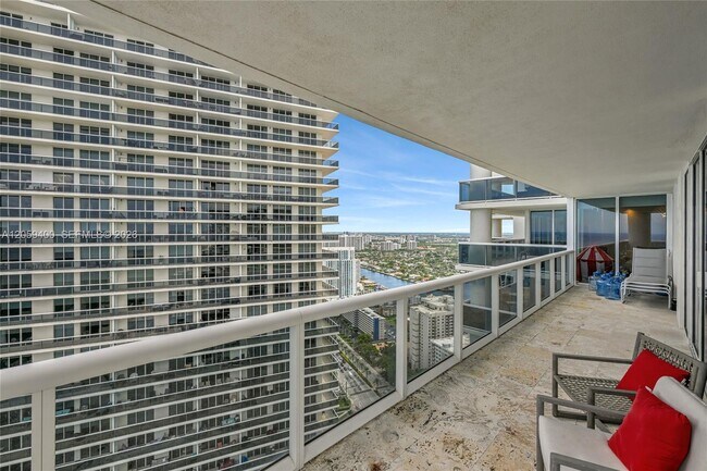 Building Photo - 1800 S Ocean Dr