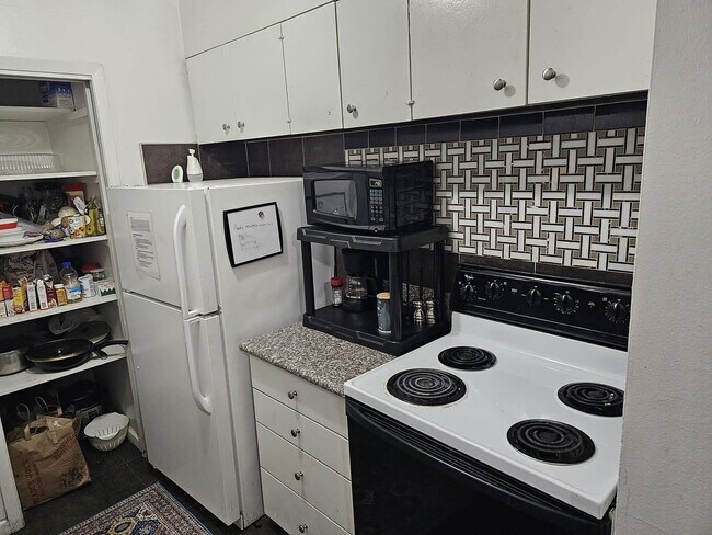Building Photo - 68 E 200 S