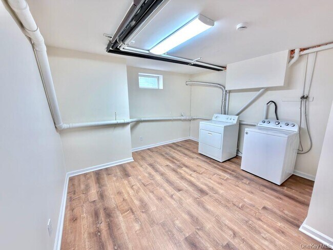 Building Photo - 1870 Baldwin Rd