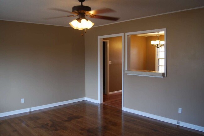 Building Photo - 4 BEDROOM RANCH with BIG YARD